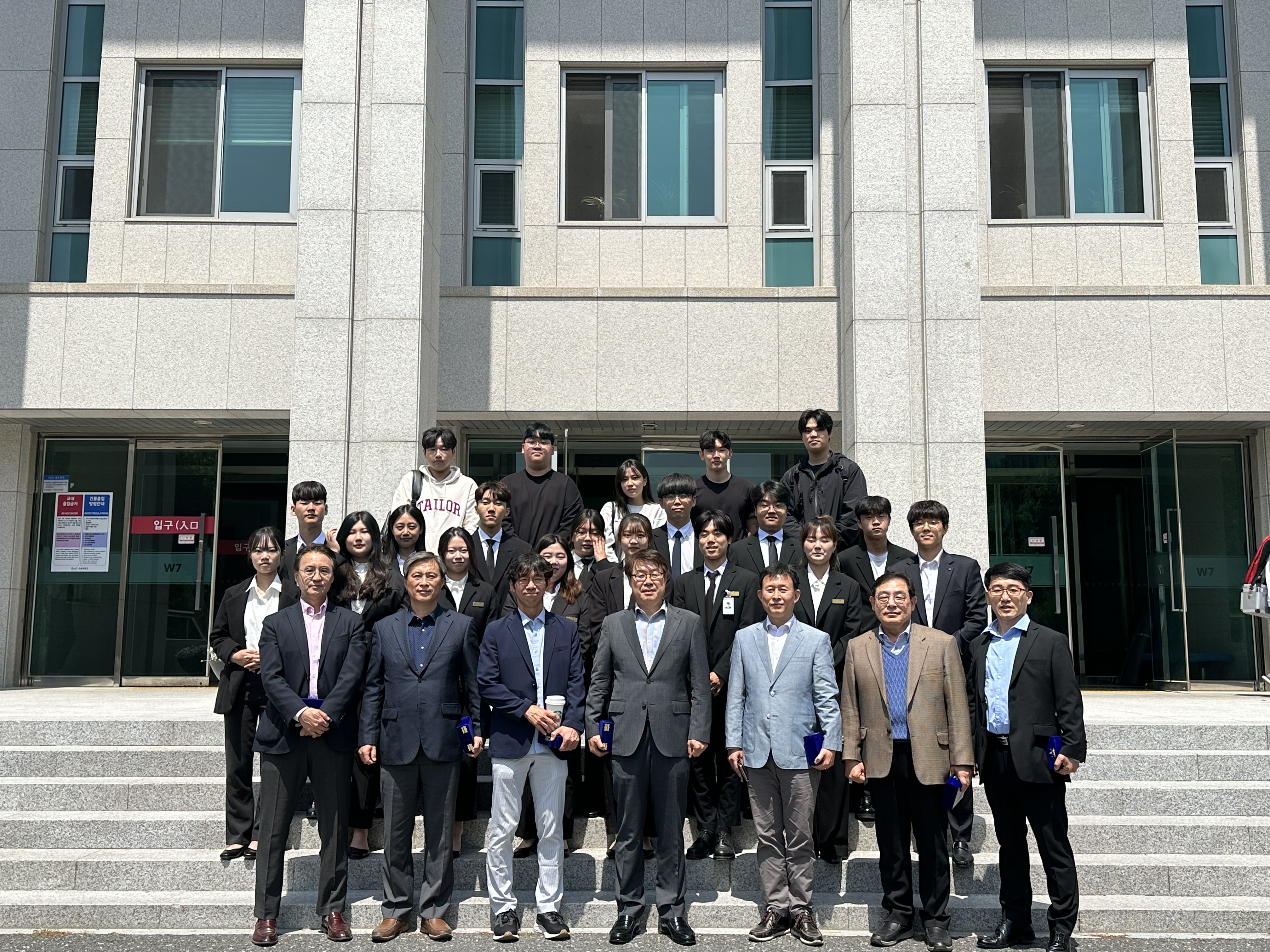 [현장] 2023 스승의 날: "교수님, 감사합니다!" 은혜에 보답하는 AI경영학과의 고백