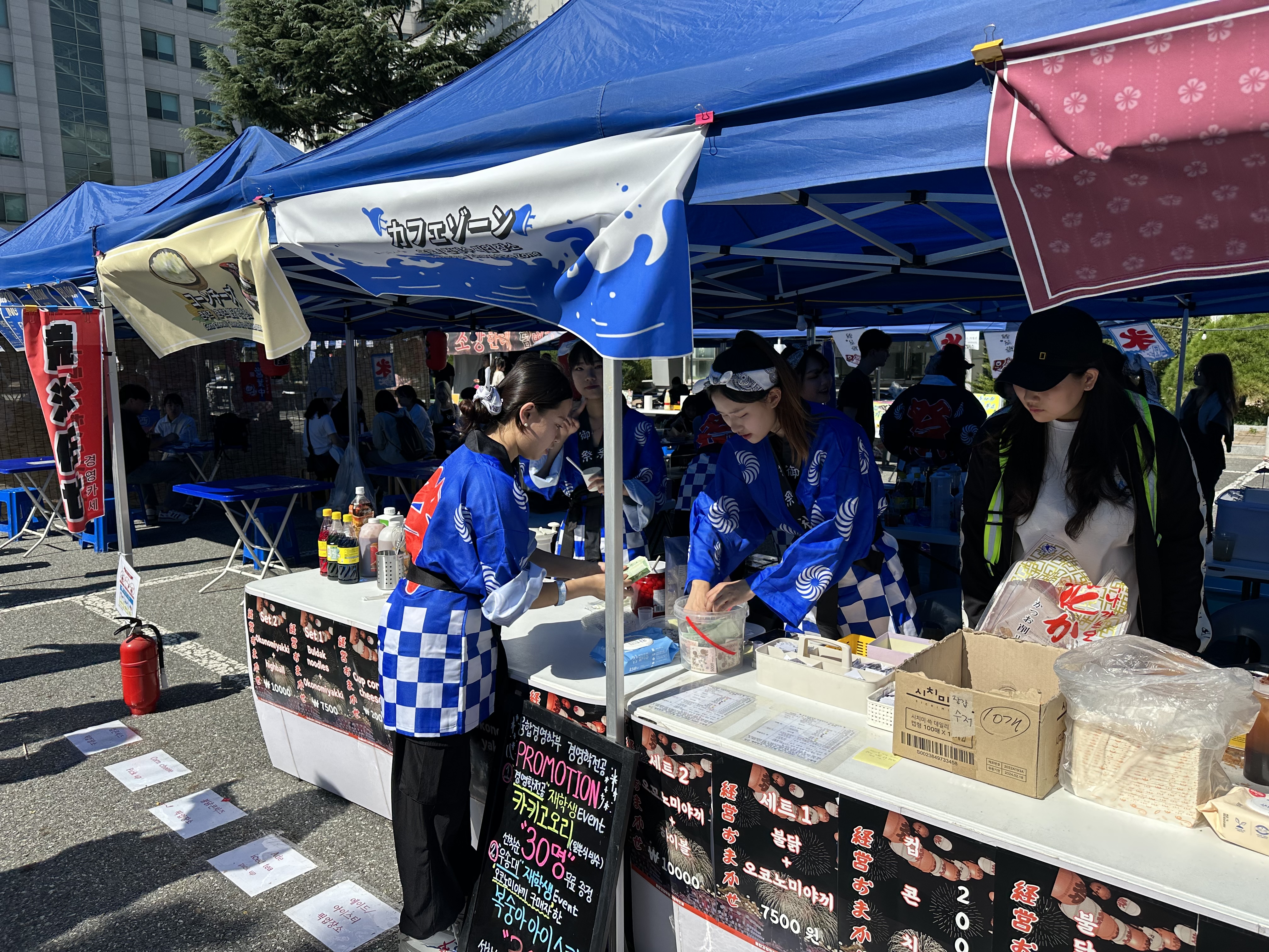 [실시간] 2023 우송제 현장: '오사카 마츠리' 컨셉으로 전 학과 매출 1위 달성!
